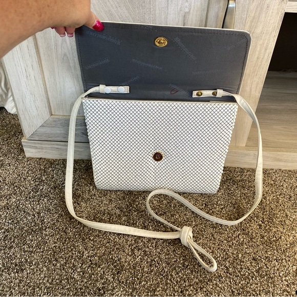 Whiting & Davis White Mesh Clutch with Removable Shoulder Strap Purse - Picture 2 of 11